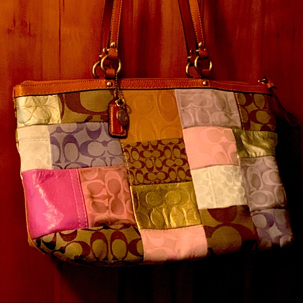 Vintage, medium size Coach purse, great for any season.